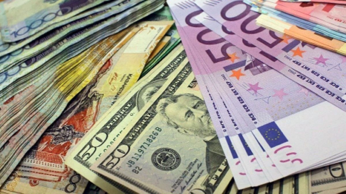 Евро стал дешевле, что с долларом: курс валют на 12 ноября