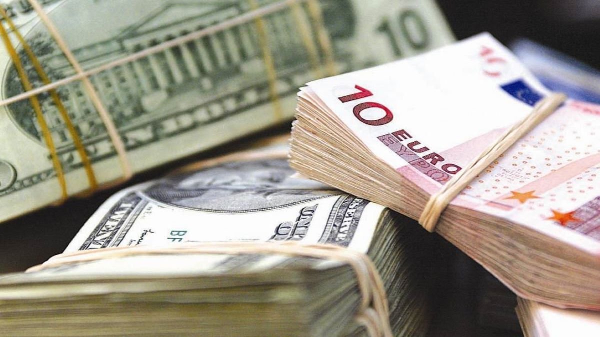 Доллар и евро продолжают расти: курс валют на 23 ноября