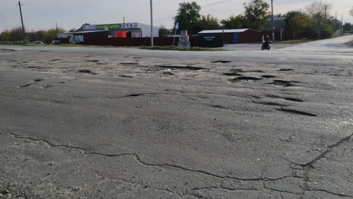Служба автодорог Днепропетровской области заплатит 9,6 миллиона фирме, занимавшейся незаконной стройкой