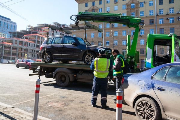 Губа не дура: в Киеве парковщикам Кличко купят  дорогие смартфоны за миллион