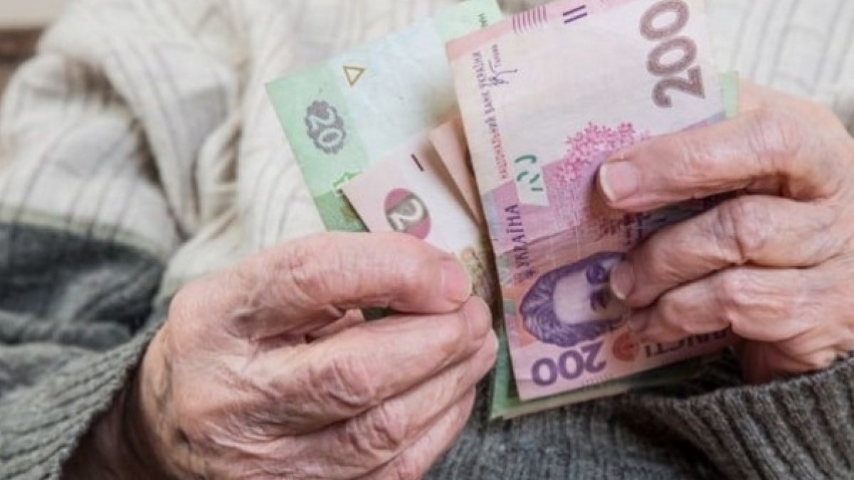Какую пенсию украинцы считают нормальной для жизни: опрос R&B Group