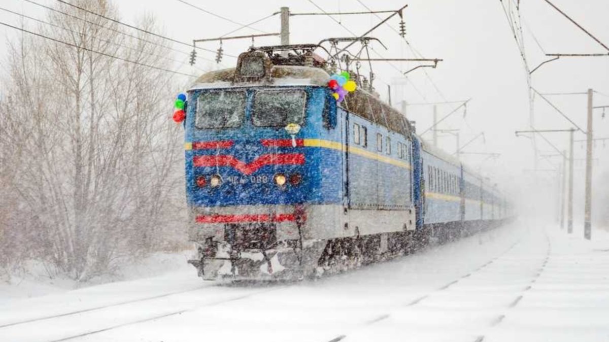 Как добраться из Днепра до зимних Карпат поездом: все маршруты и варианты