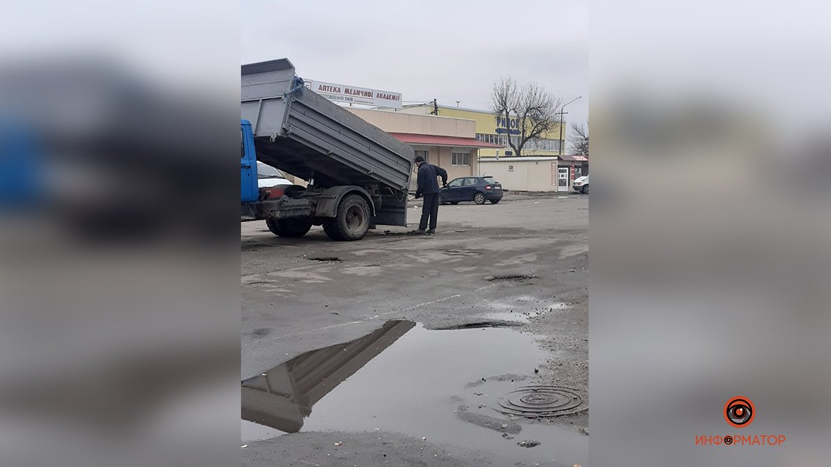 Фирма экс-полицейского с зарплатой в 4 млн: кому власти Новомосковска слили 17 тендеров на дороги
