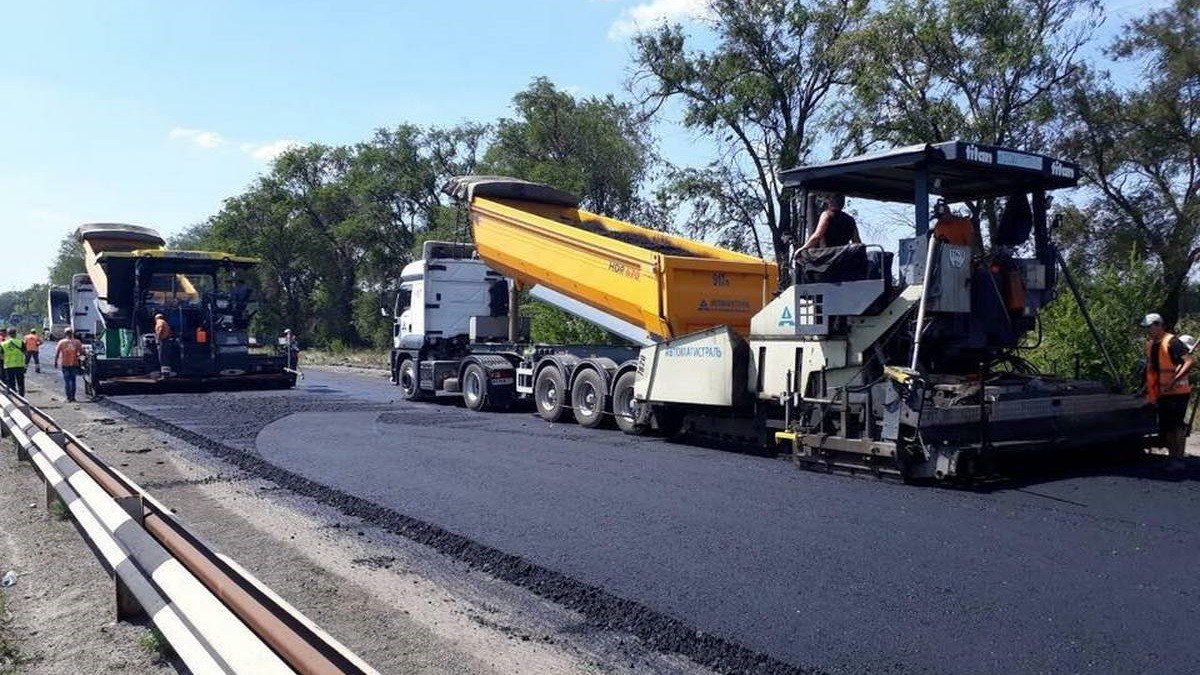 Чья фирма освоит 528 миллионов на ремонте дорог Днепропетровской области и что сделают