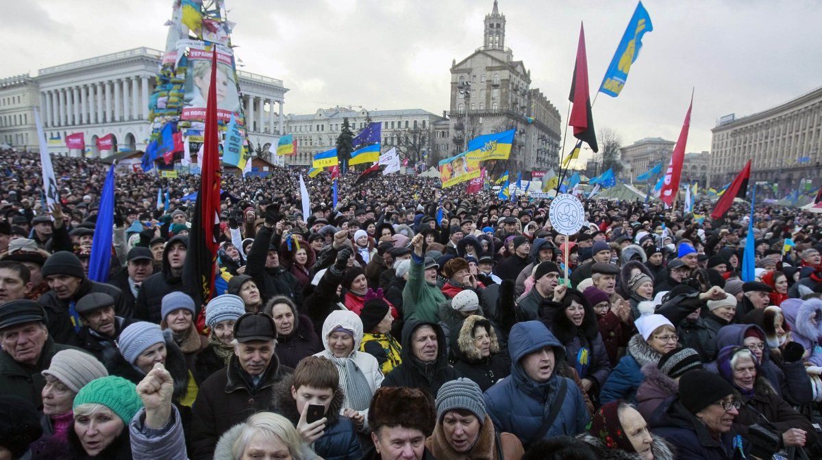 Сколько украинцев готовы выйти на Майдан: опрос КМИС