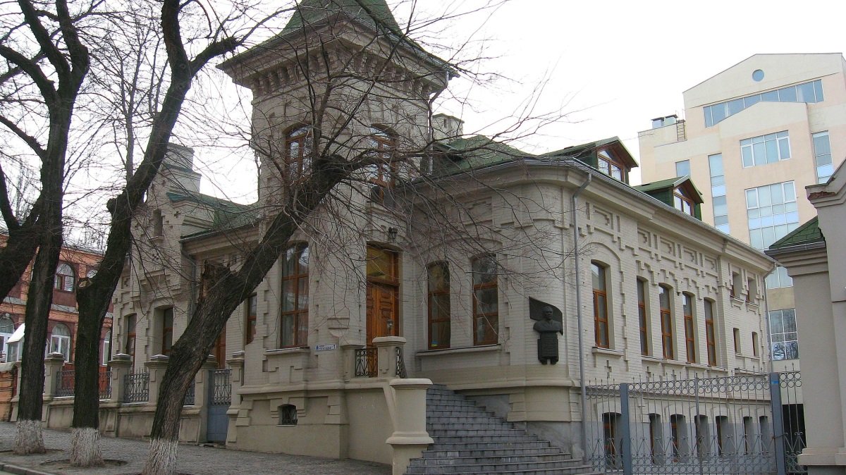 За сколько Приватбанк опять продает бывшую резиденцию Брежнева в Днепре