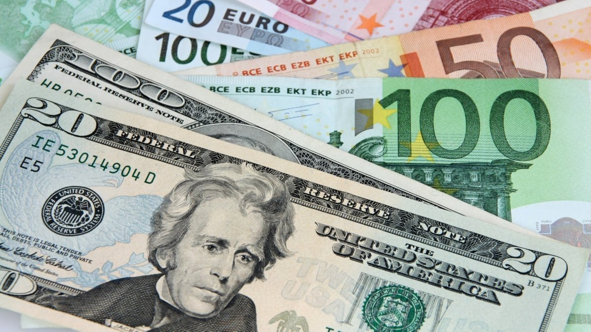 Доллар и евро растут: курс валют на 11 февраля