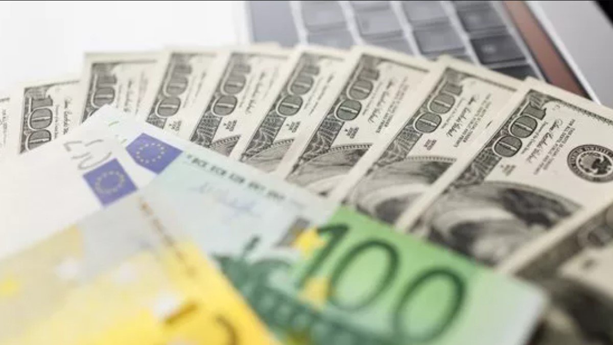 Доллар незначительно поднялся в цене, что с евро: курс валют на 17 марта
