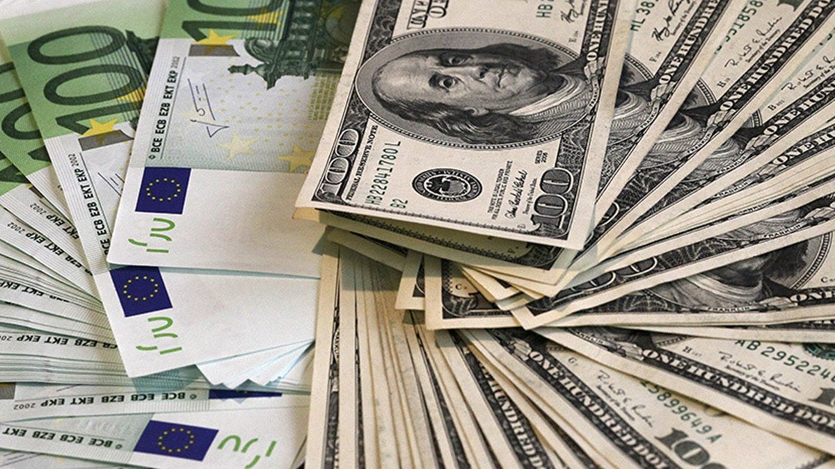 Доллар и евро идут вниз: курс валют на 28 апреля