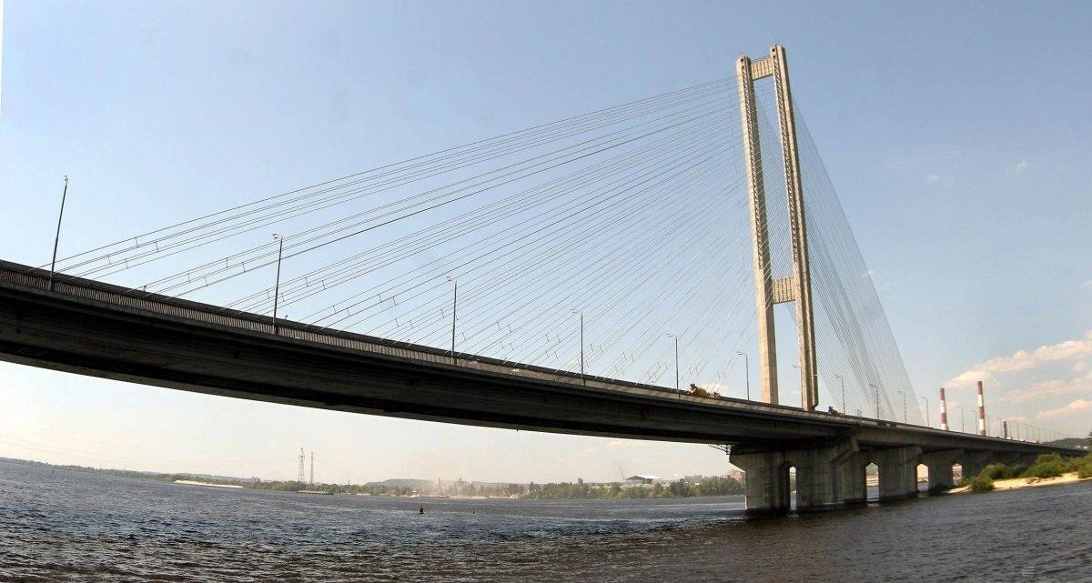 Киевавтодор отдал ремонт Южного моста фирме, подозреваемой в краже из бюджета: сколько заплатят