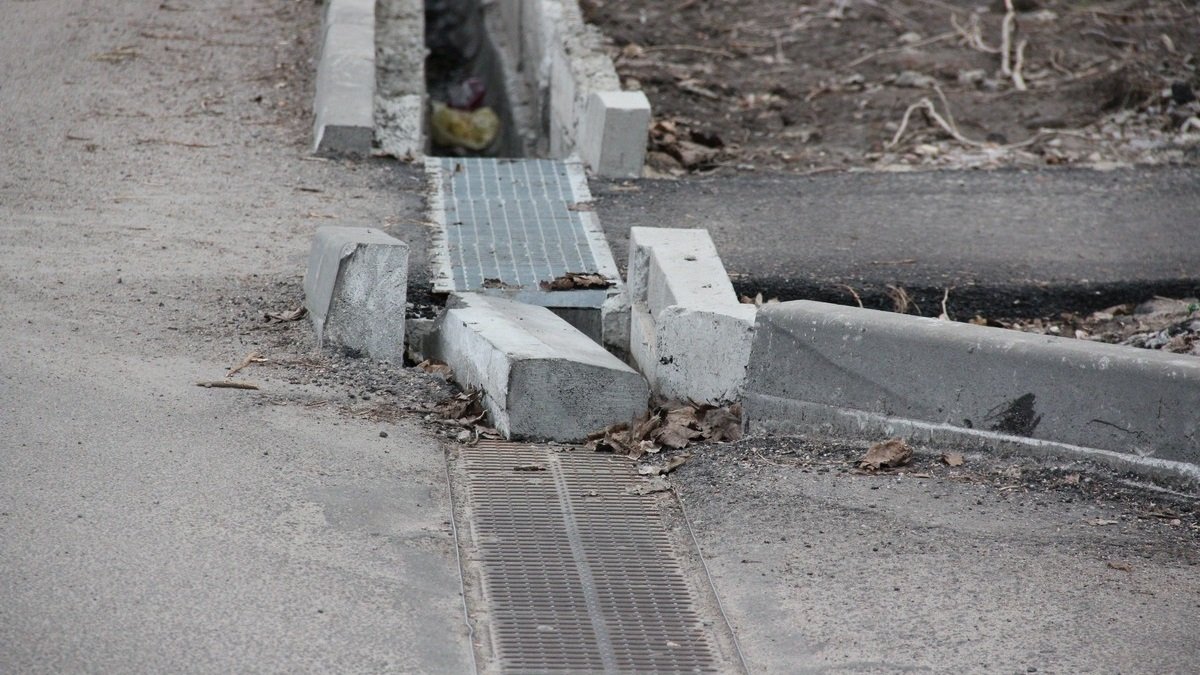 В Покрове дорогами займется фирма, замеченная в плохих ремонтах в Никополе: сколько ей заплатят