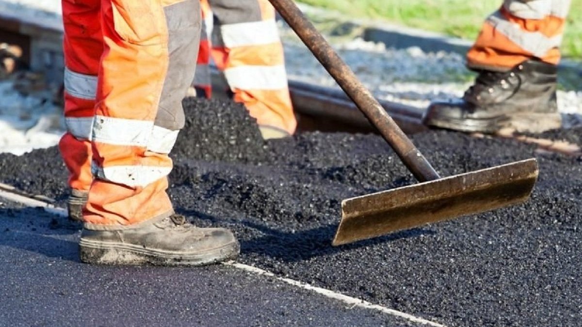 В Харькове отремонтируют дороги за 5,6 миллиона: подрядчика подозревают в кражах