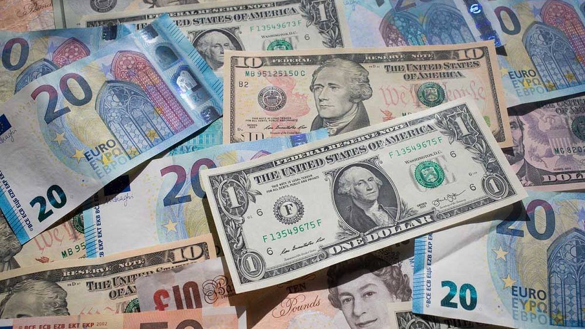Доллар снова подорожал, что с евро: курс валют на 26 мая