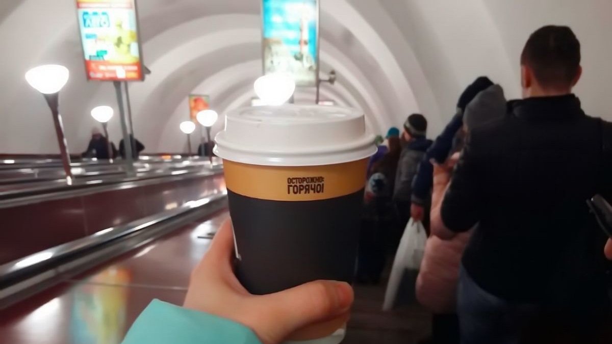 Можно ли в Украине заходить в метро с кофе или мороженым
