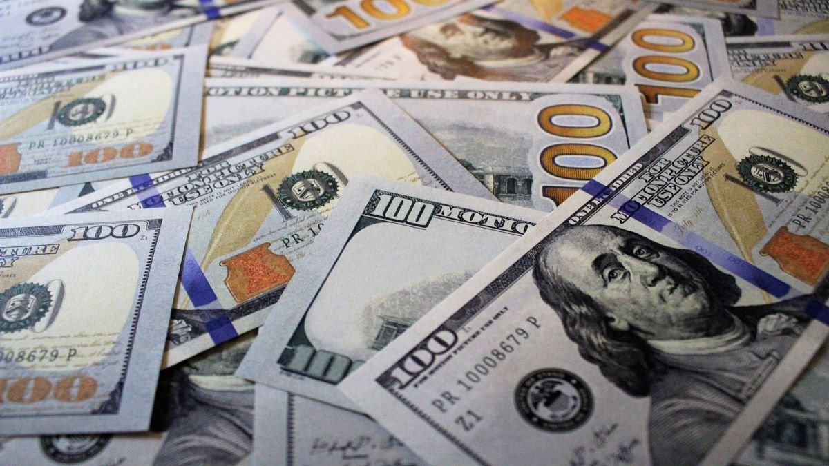 Доллар поднялся на 11 копеек, что с евро: курс валют на 23 июня