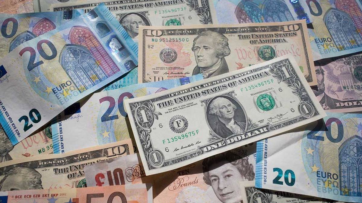 Доллар сильно просел, что с евро: курс валют на 30 июня