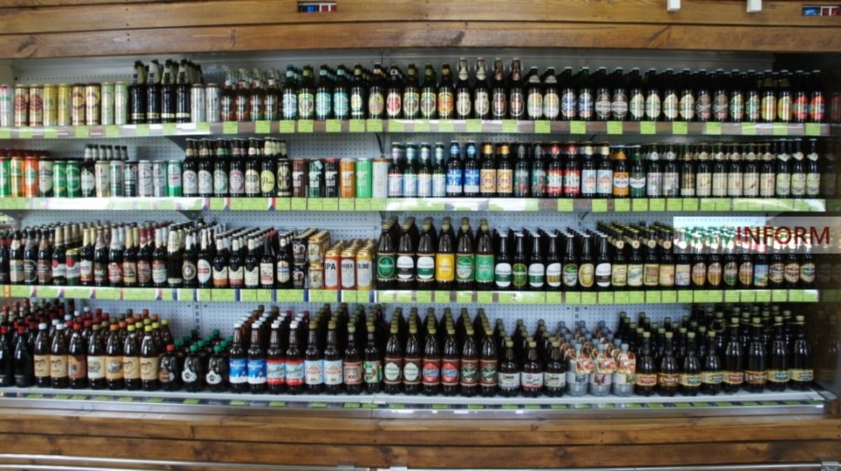Пиво и сигареты хотят запретить продавать в супермаркетах Украины: законопроект