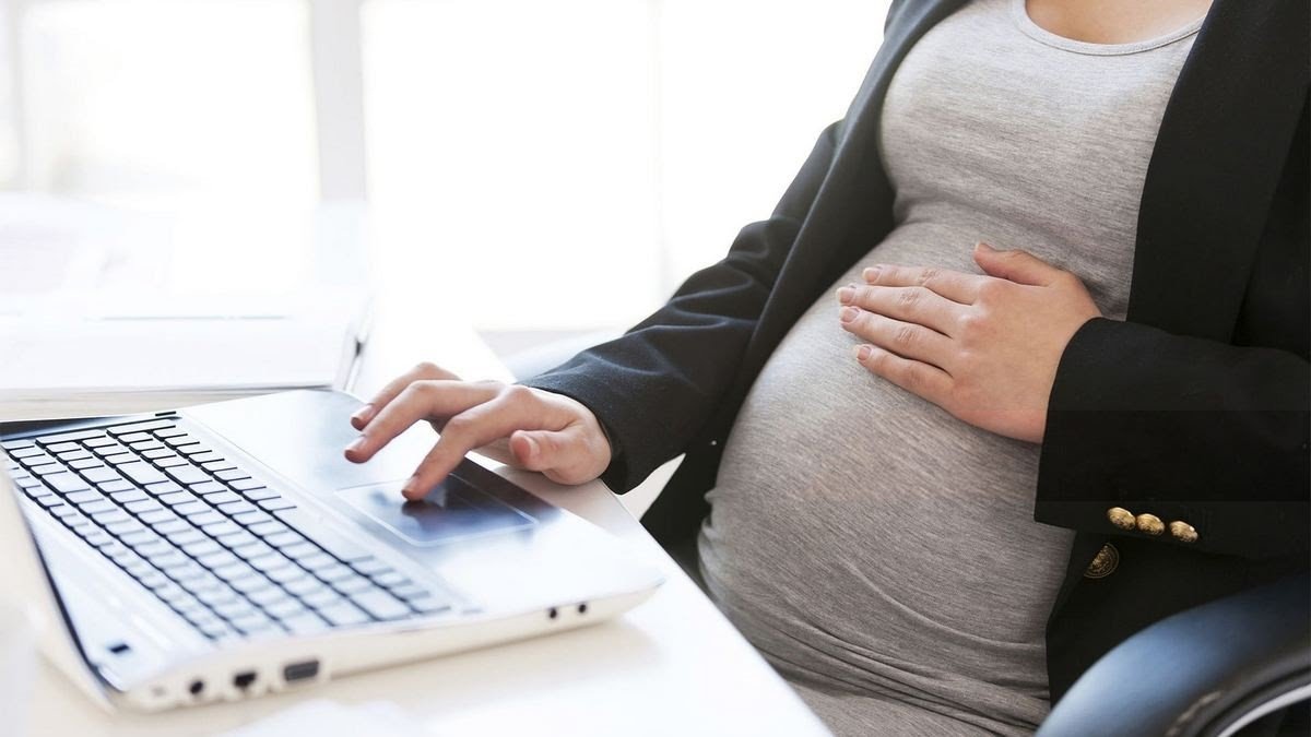 Депутаты хотят позволить работать беременным в ночное время и на выходных: законопроект