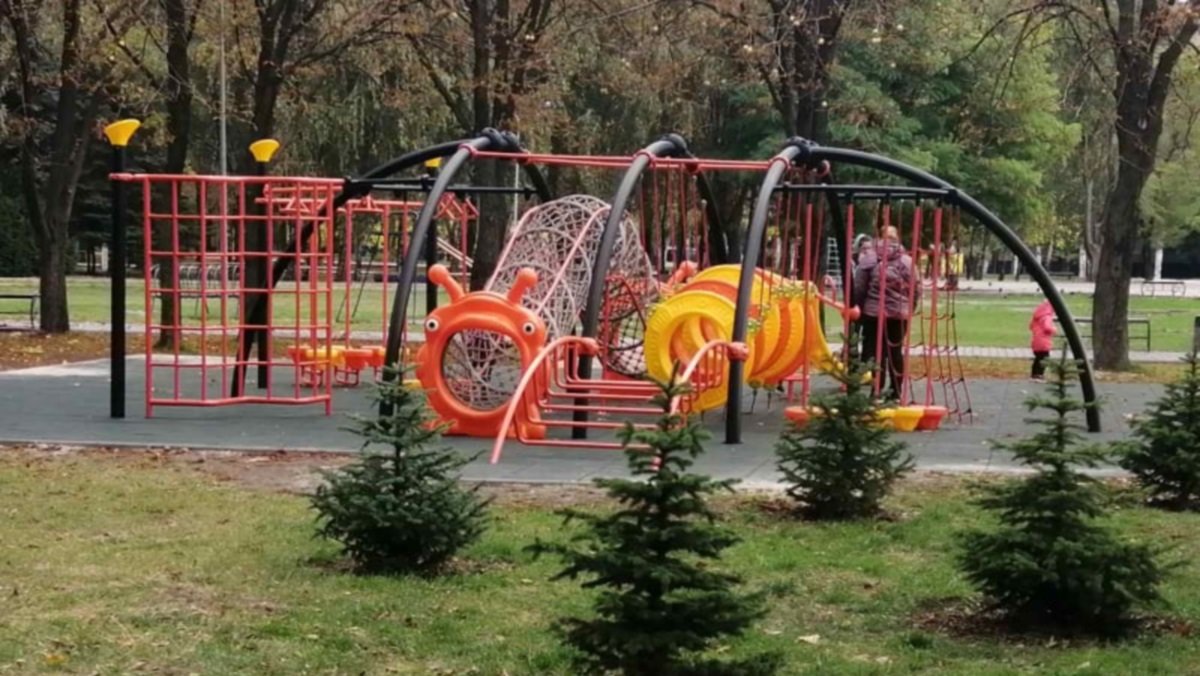В Кривом Роге вместо зоны Sportland появилась детская площадка: кто устроил «подмену» на 1,3 млн грн