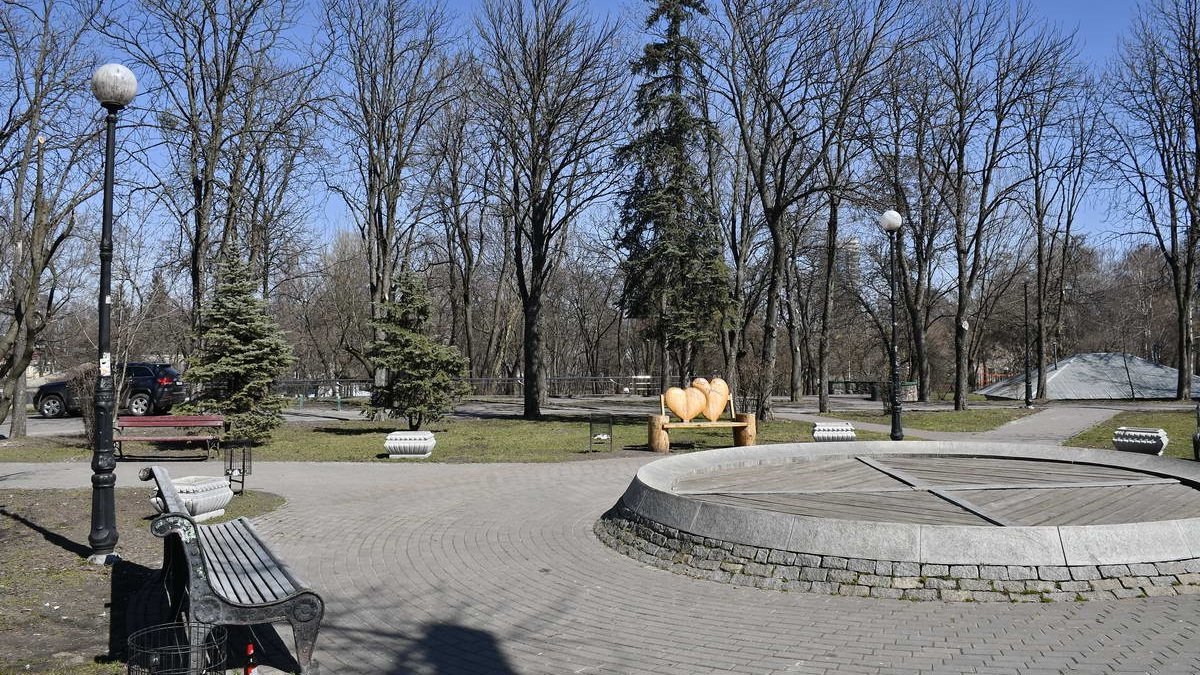 Обыски в Киевзеленстрой: сколько и кто мог украсть на ремонте Куреневского парка