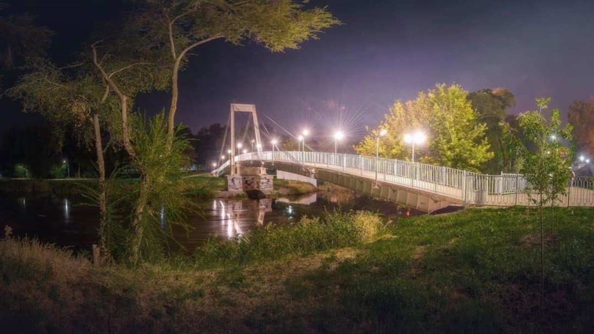 Чья фирма освоит еще 2 млн на новом мосту в парке в Кривом Роге и почему его сдали недоделанным