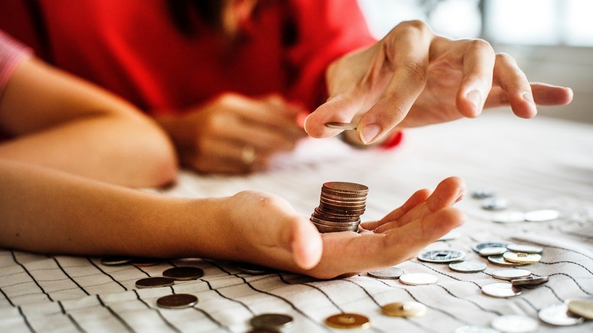 Как откладывать деньги при маленькой зарплате: 22 способа