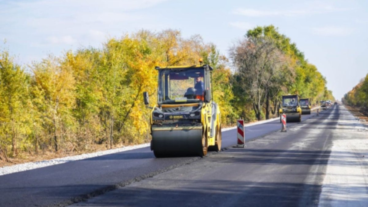 На дороги Днепропетровской области потратят еще 1,5 миллиарда: где повезет водителям