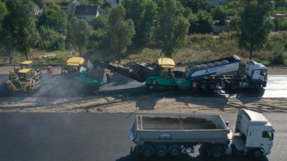 На дороги Днепропетровской области потратят еще 2,3 миллиарда: где повезет водителям