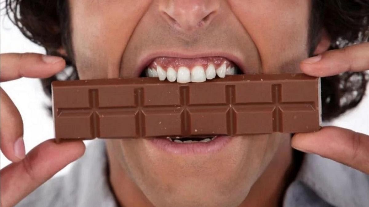 В Днепре вор-сладкоежка вынес из пяти магазинов 30 шоколадок: как его наказали