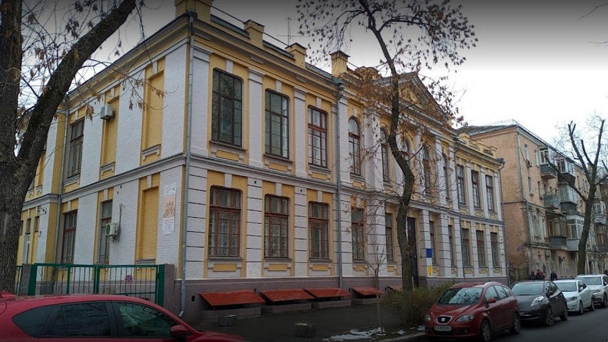 В Киеве власти «слили» 4 миллиона на ремонт Дома детского творчества фирме-фигуранту уголовных дел