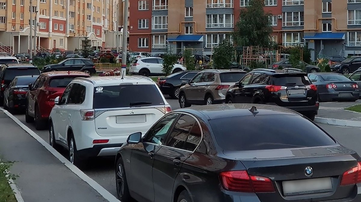 Киев запаркованный: ТОП-30 новостроек с наилучшим количеством паркомест