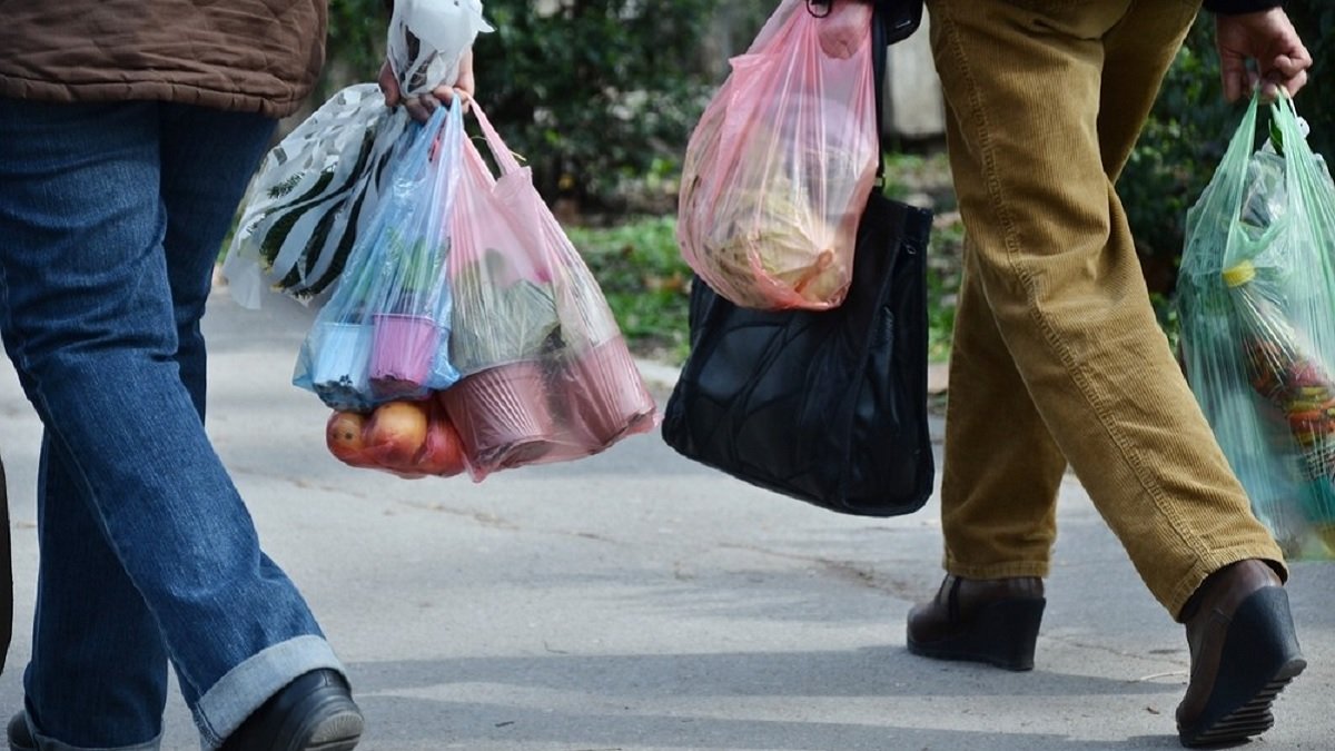 Новая плата за кулечки: сколько украинцы потратят за пакеты из супермаркетов с 10 декабря