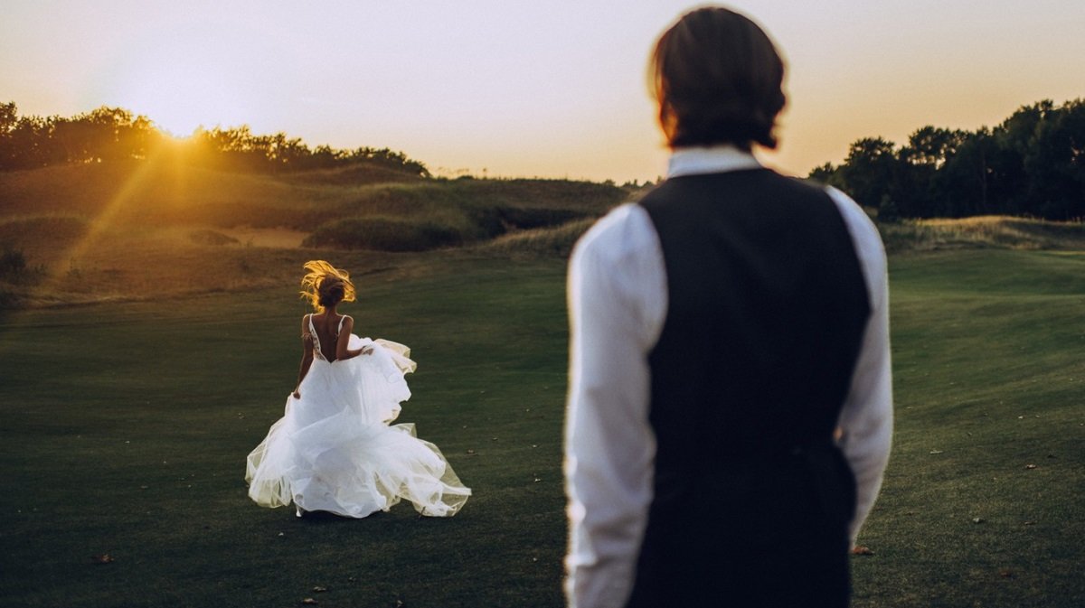 Можно ли требовать компенсацию, если невеста или жених сбежали со свадьбы: ответ юриста