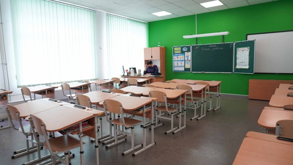 Мэрия Киева купила мебель для школ Святошинского района за 7,7 миллиона: поставщика подозревают в краже
