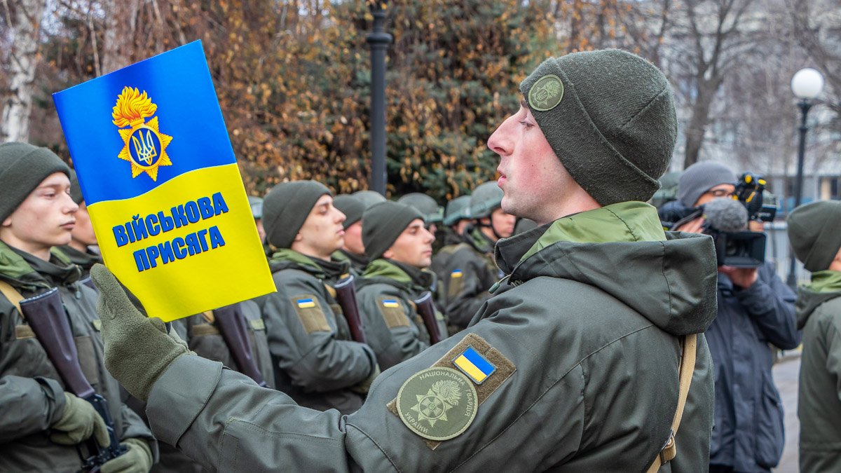 Как мужчинам и женщинам встать на военный учет в Киеве