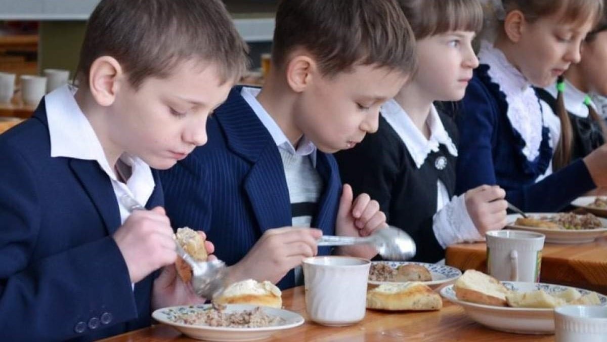 В Киеве власти купили за 1,8 млн грн продукты для школ у подозреваемых в кражах на еде для детей