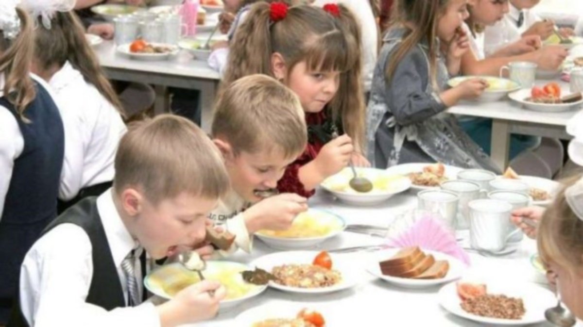В Киеве для школ Шевченковского района купят еды на 5 млн у фирм с уголовными делами