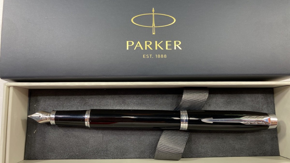 В Кривом Роге чиновники купили за счет бюджета чернила для элитных ручек «Parker»: сколько потратили
