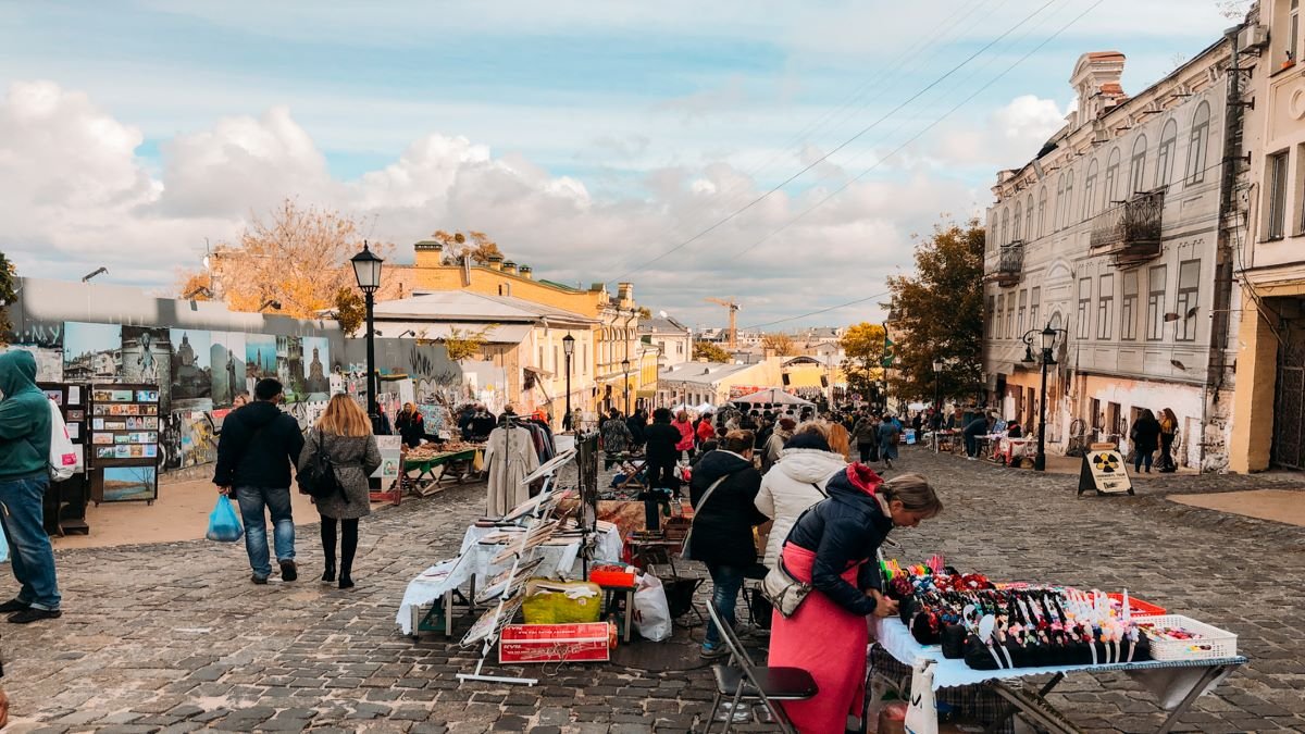 Жители Киева просят Кличко не закрывать рынок на Андреевском спуске