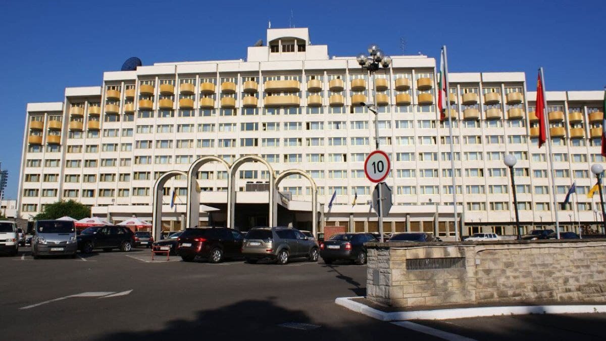 В центре Киева могут выставить на продажу President Hotel: сколько он стоит