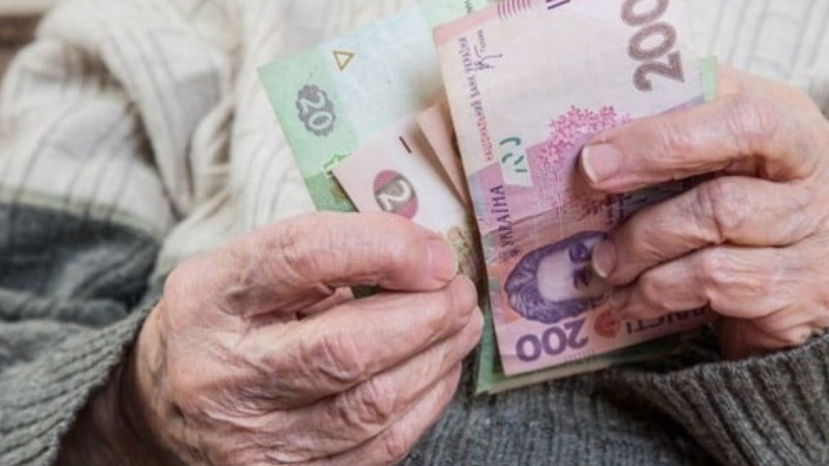 На сколько поднимут пенсии и соцвыплаты с 1 марта в Украине: решение Кабмина