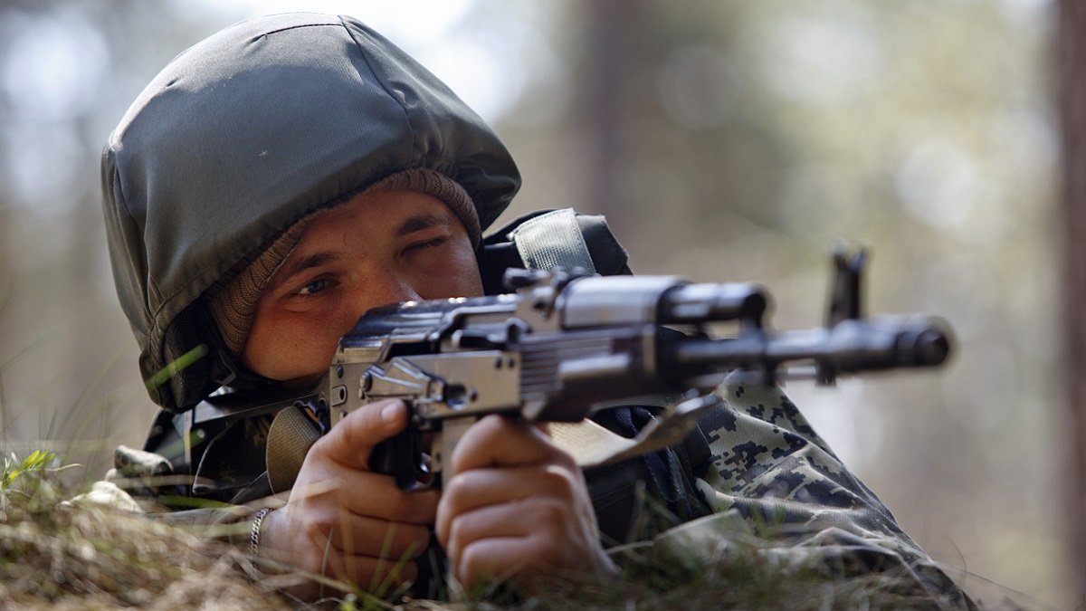 Верховная Рада разрешила выдавать оружие и сняла ответственность за использование против армии РФ