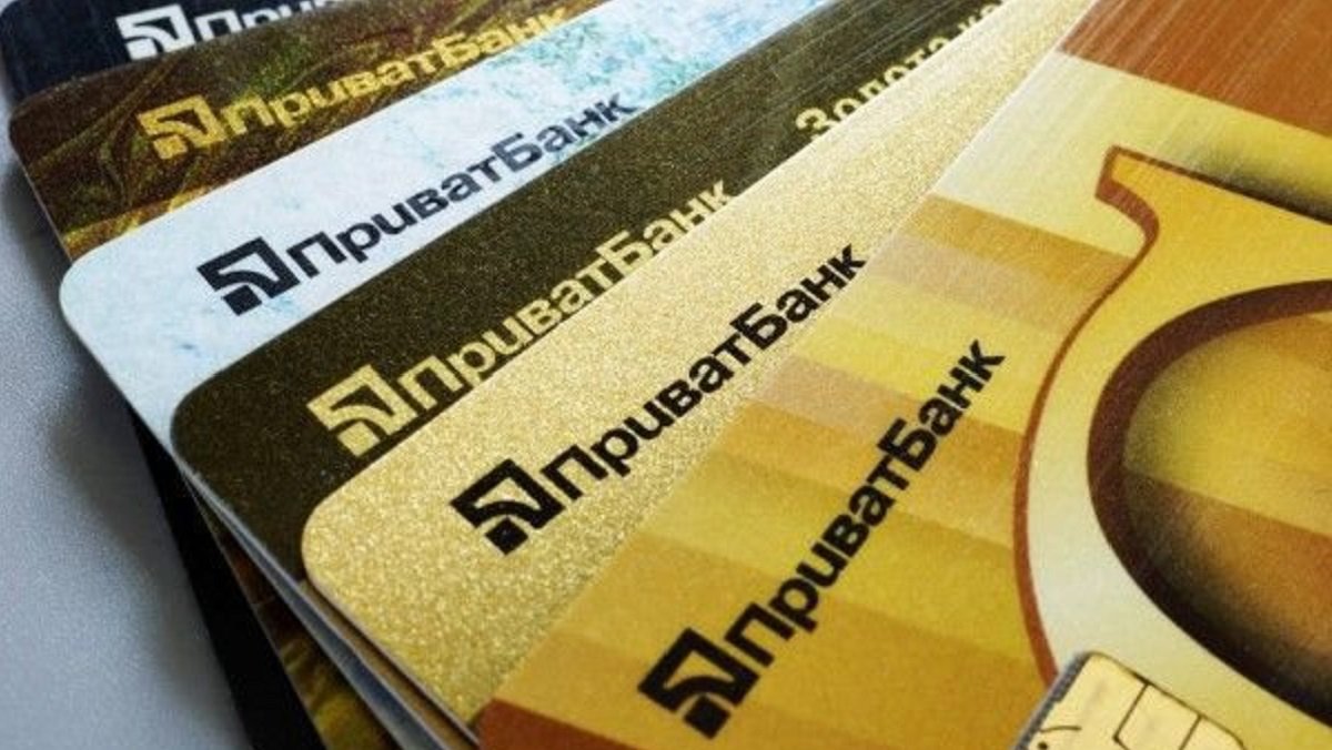 ПриватБанк разрешил украинцам, находящимся за границей, свободно расплачиваться карточками