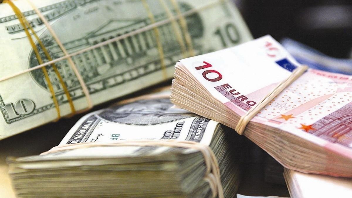 В Украине в обменниках резко упал курс евро: сколько за него дают