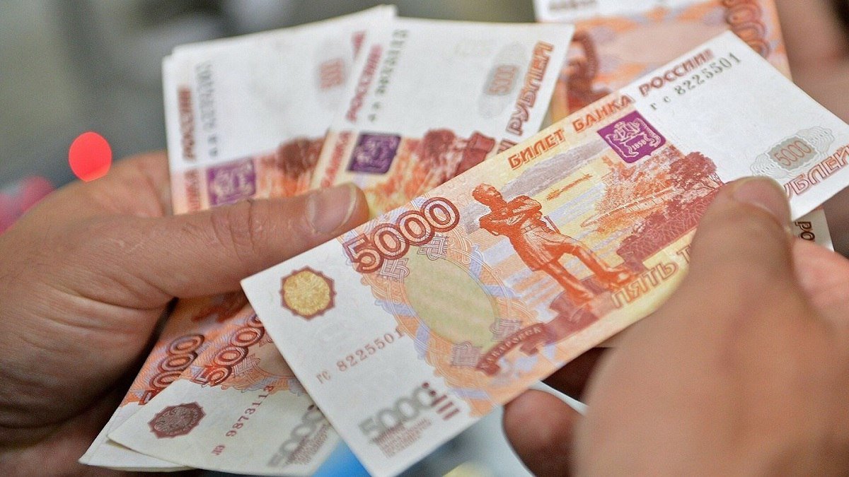 В Украине хотят запретить использовать русский рубль: как накажут за операции с ним