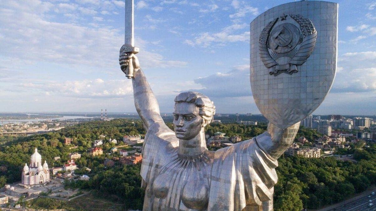 Українцям пропонують демонтувати герб срср на монументі «Батьківщина-мати»: як проголосувати