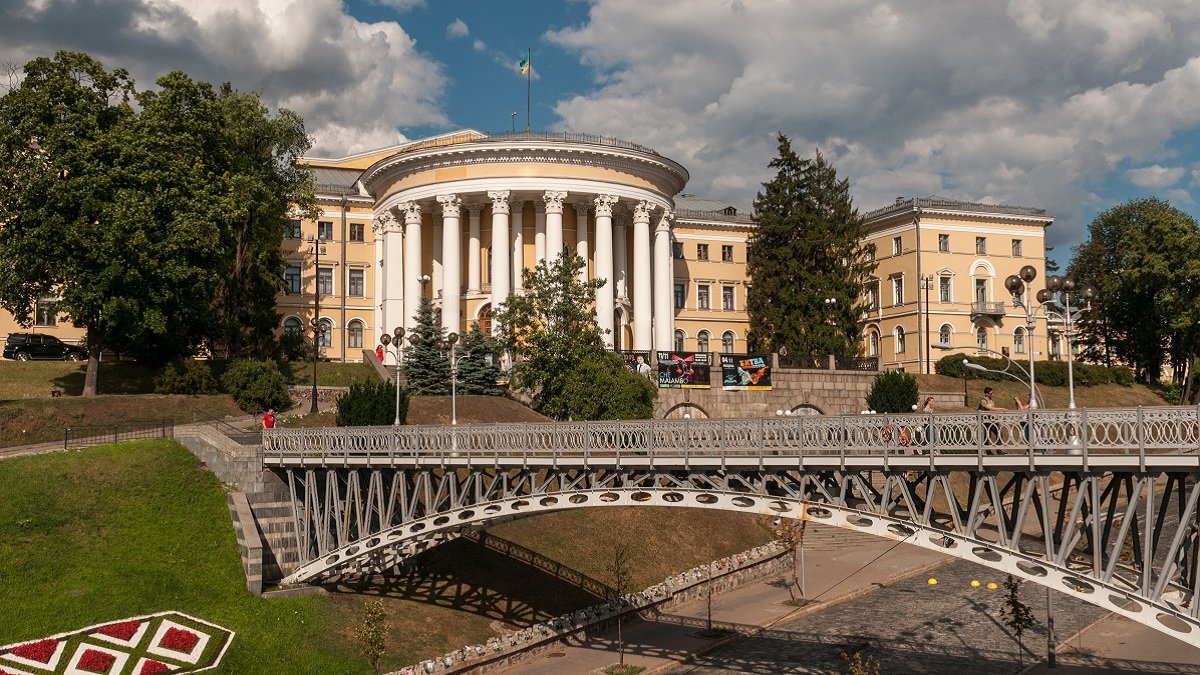 Суд Києва зобов’язав Федерацію профспілок укласти охоронний договір на Жовтневий палац