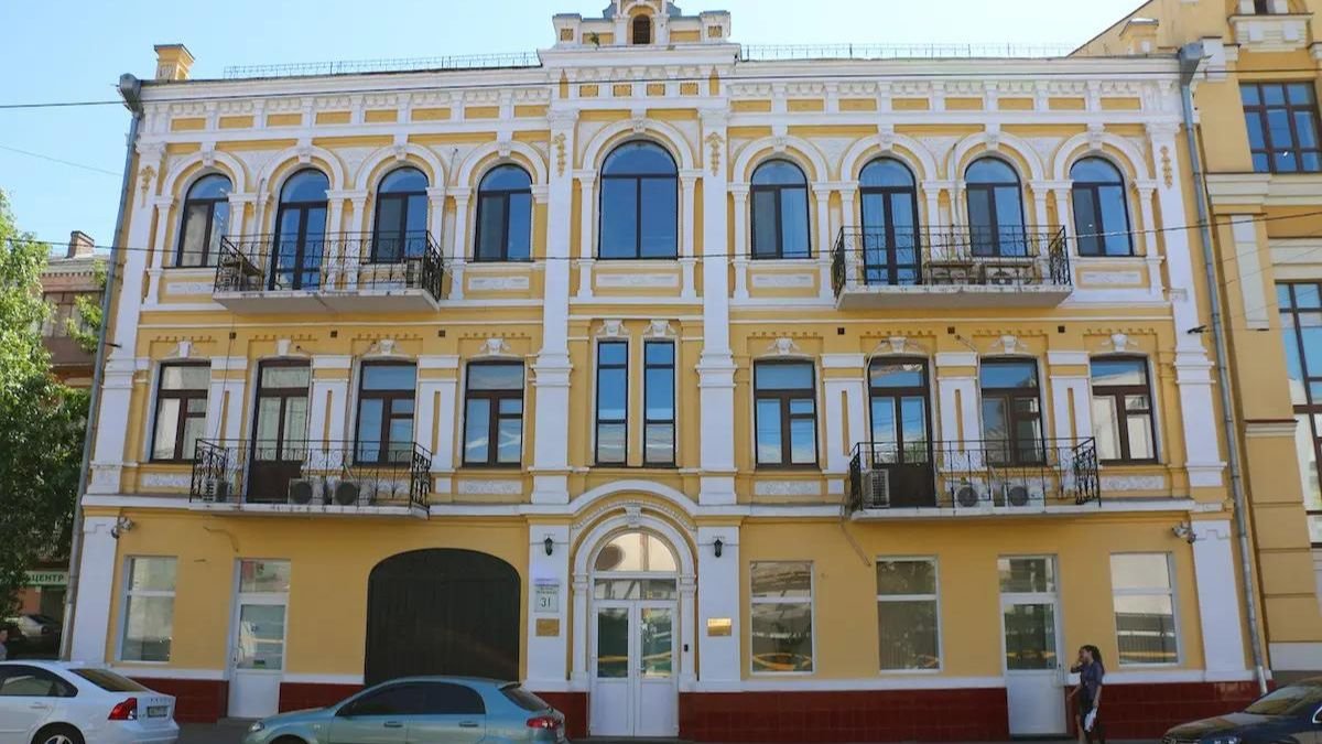 Як росіяни намагалися вкрасти будинок біля кінотеатру "Жовтень" на Подолі у Києві