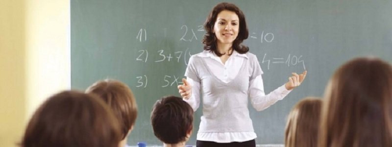 Горсовет Днепра зовет молодежь в педагоги: чем порадуют?
