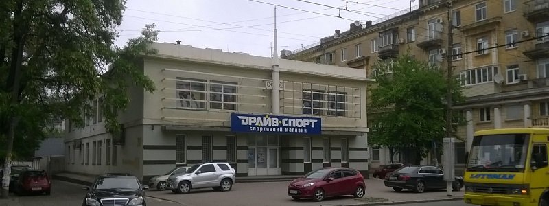 Здание «1000 мелочей» в Днепре вернули нардепу от «Народного фронта»